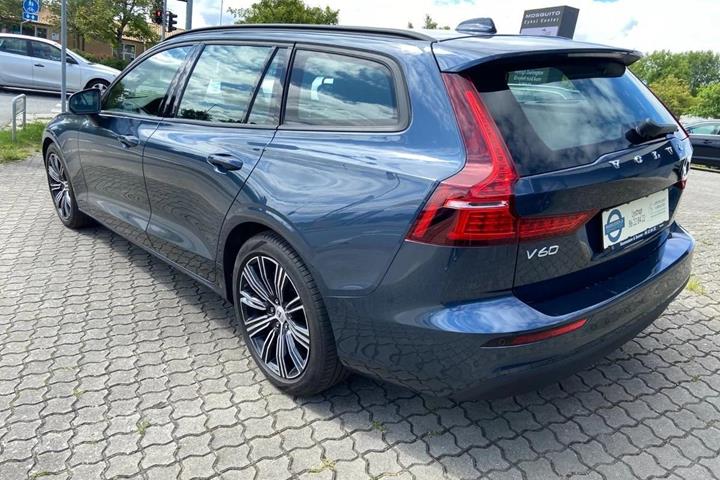 Blå Volvo V60 fra 2019