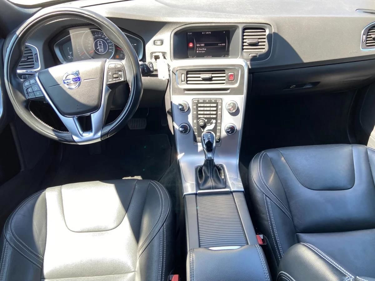 Grå Volvo V60 fra 2017