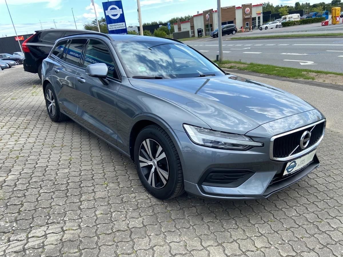 Blå Volvo V60 fra 2019