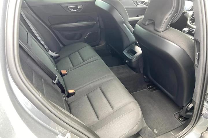 Blå Volvo V60 fra 2019