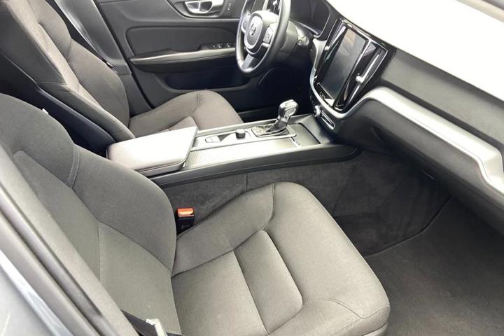 Blå Volvo V60 fra 2019