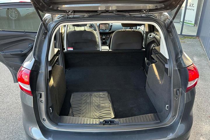 Grå Ford C-MAX fra 2019