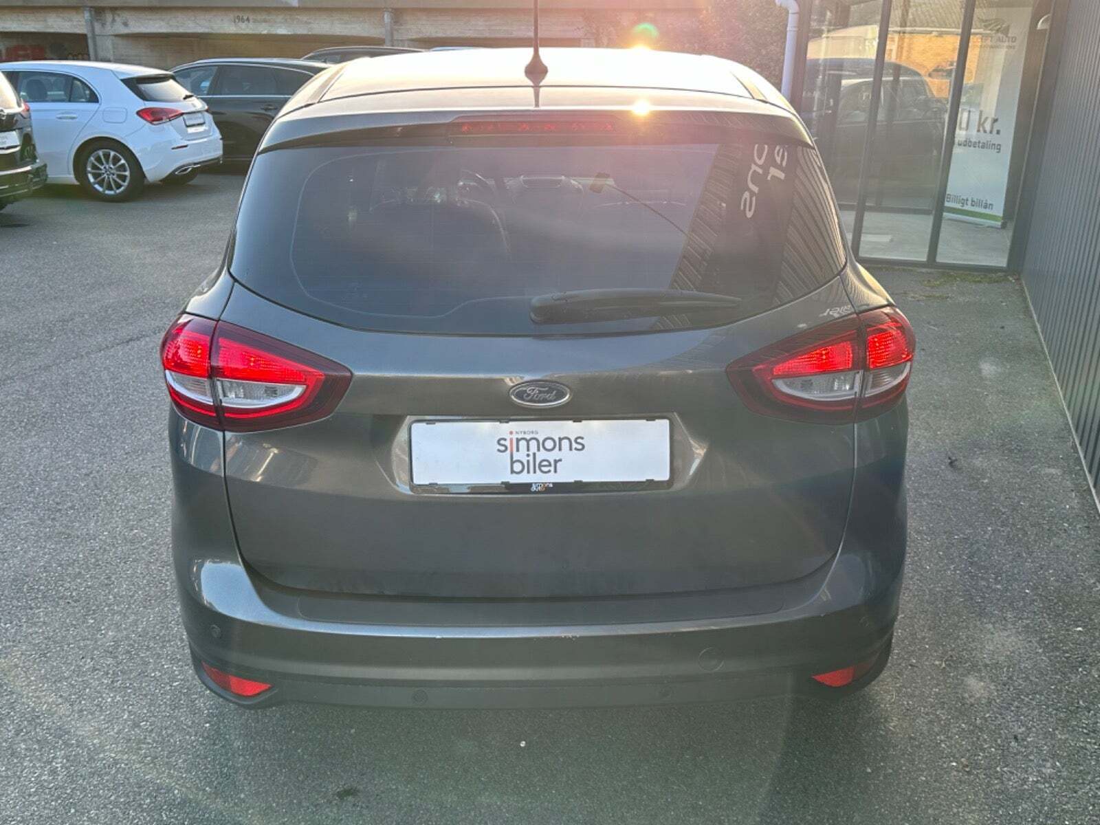 Grå Ford C-MAX fra 2019