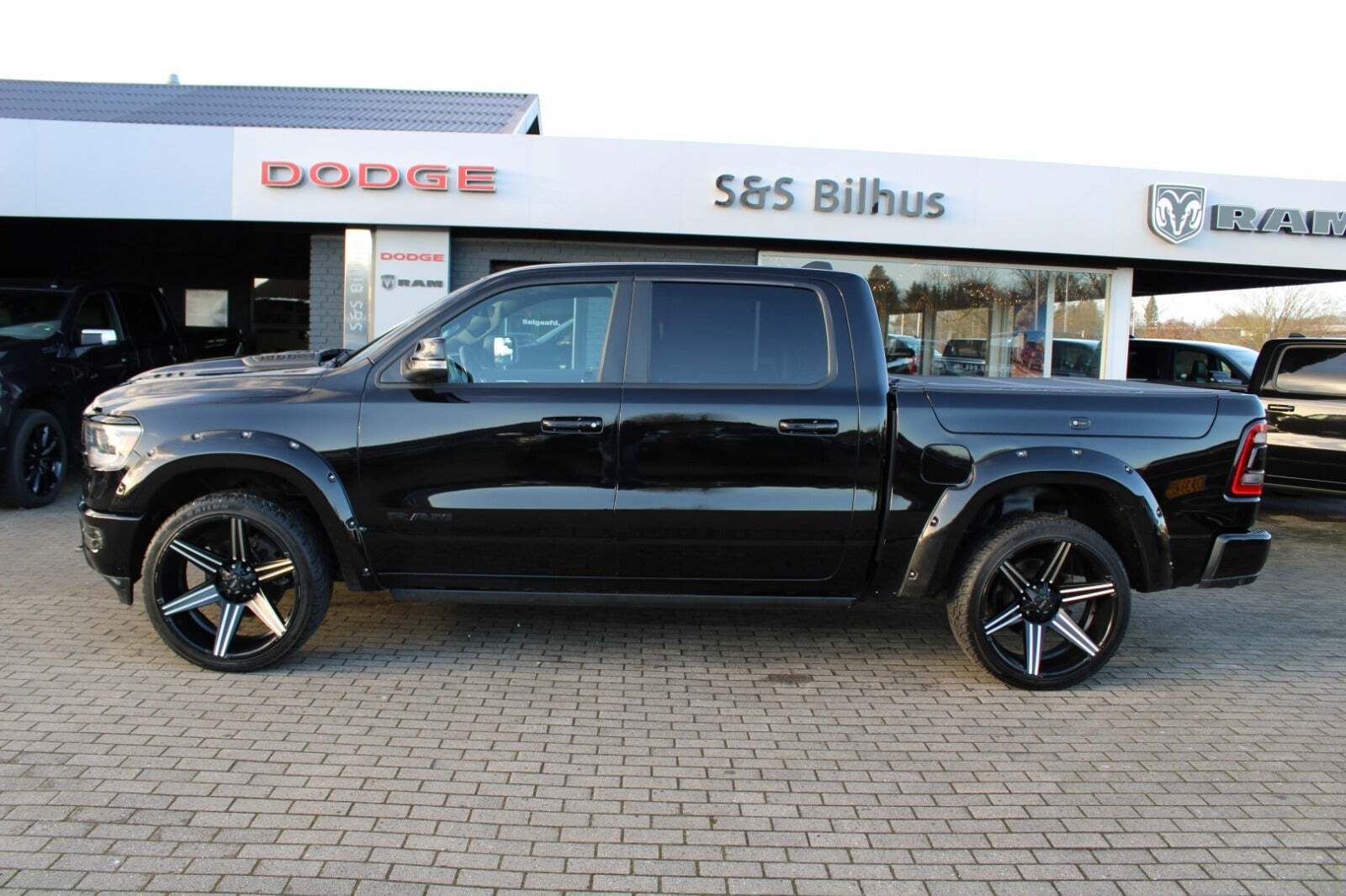 Grøn Dodge RAM 1500 fra 2019