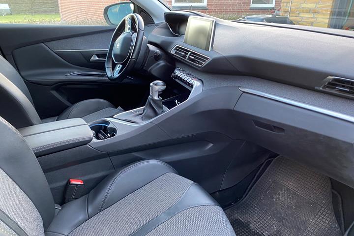 Sort Peugeot 3008 fra 2020