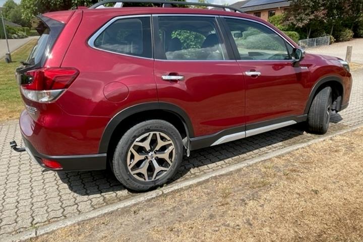 Rød Subaru Forester fra 2020