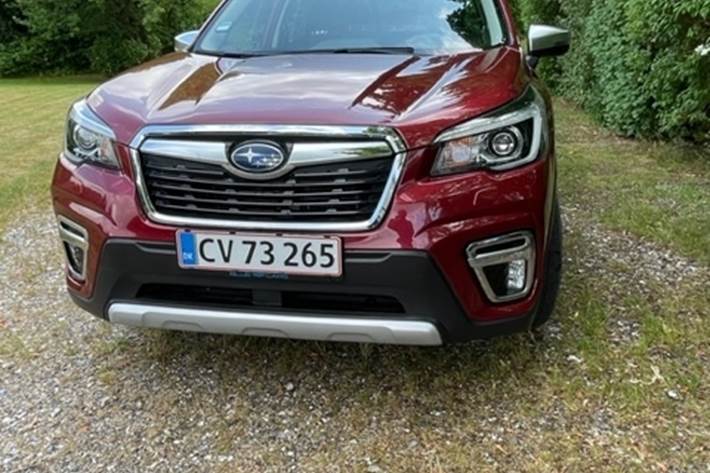 Rød Subaru Forester fra 2020