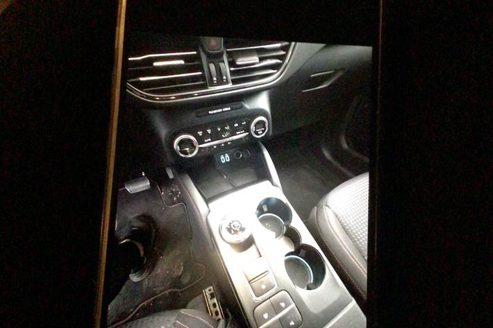 Grå Ford Kuga fra 2021