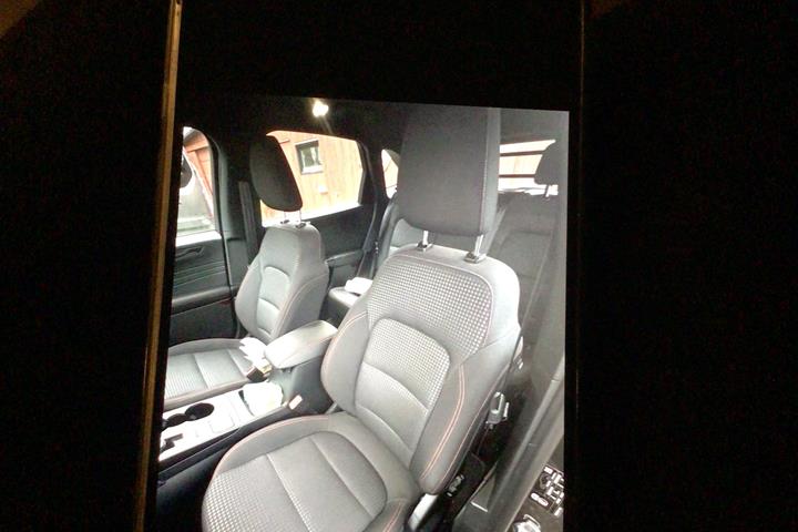 Grå Ford Kuga fra 2021