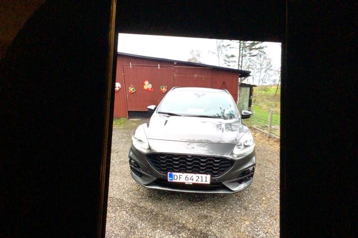 Grå Ford Kuga fra 2021