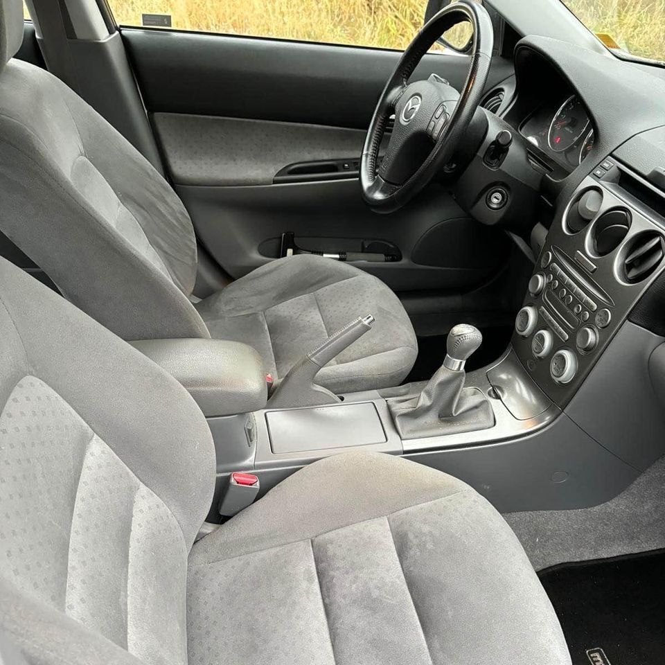 Sølv Mazda 6 fra 2004