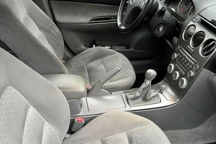 Sølv Mazda 6 fra 2004