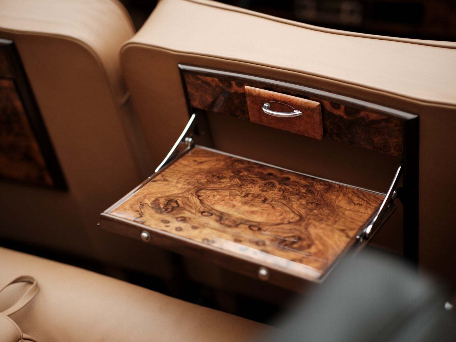 Rød Bentley S1 fra 1957