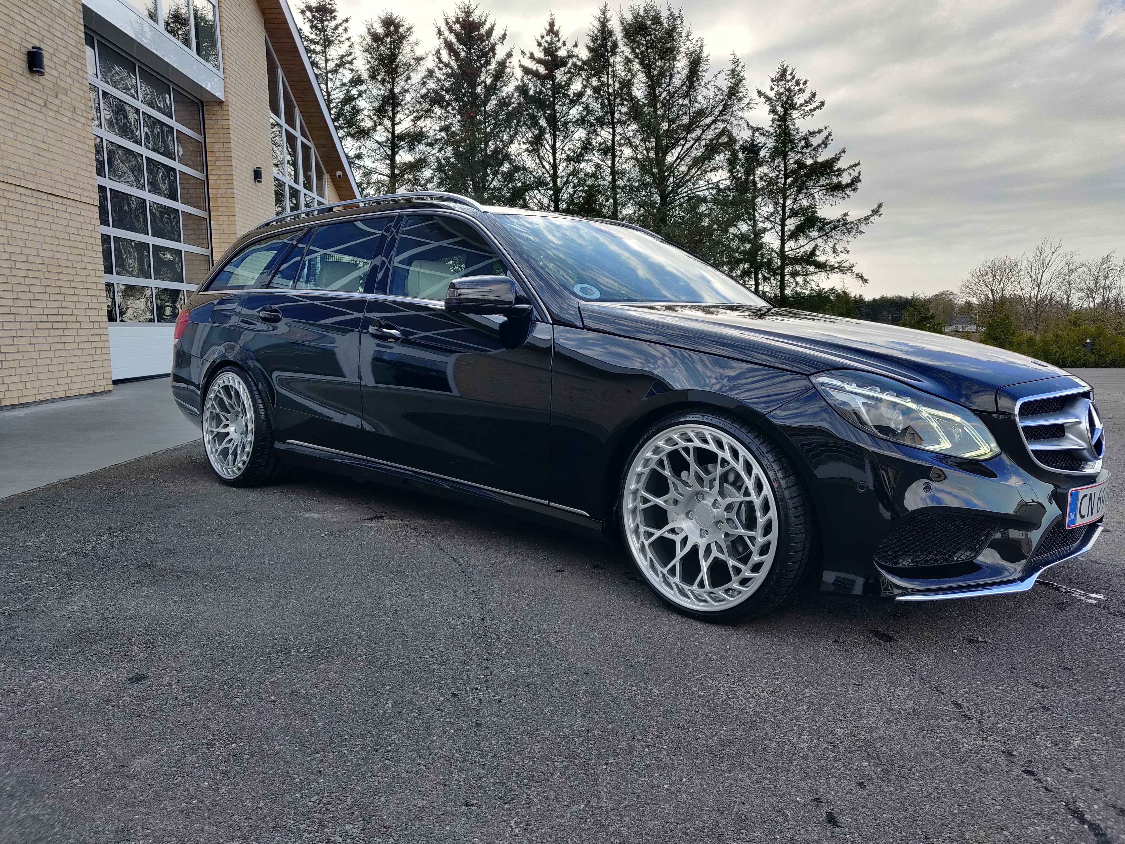 Sort Mercedes E220 fra 2015