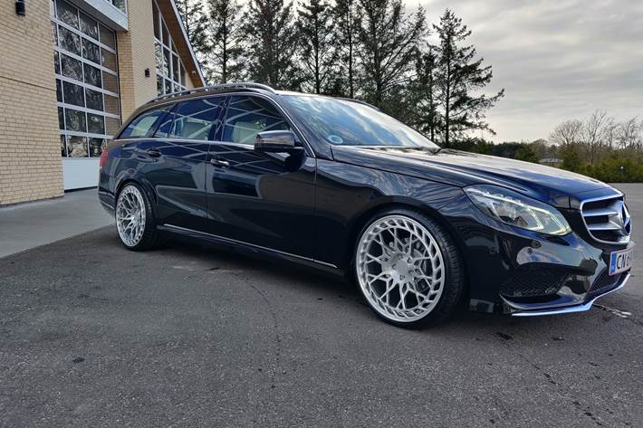 Sort Mercedes E220 fra 2015