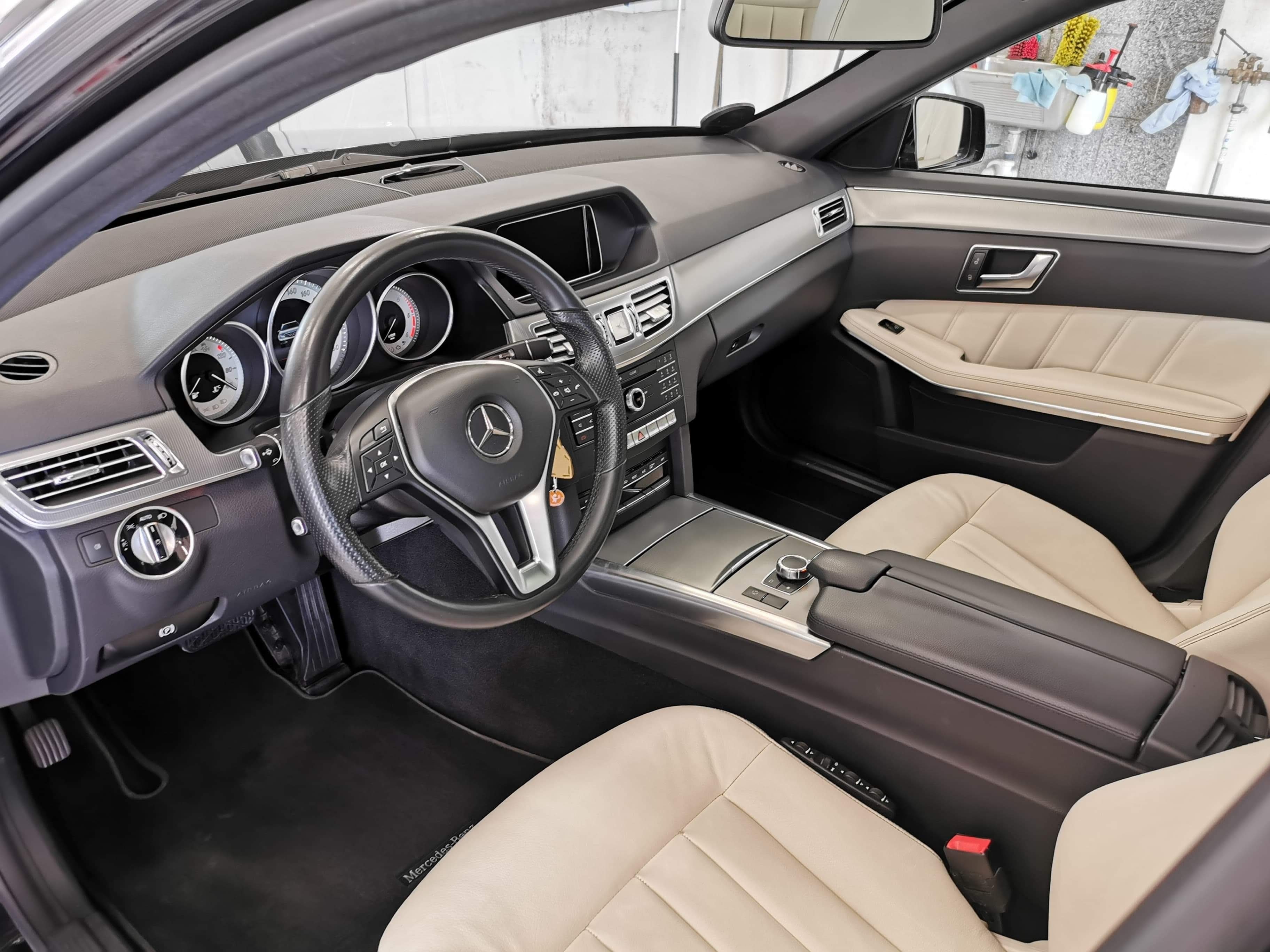 Sort Mercedes E220 fra 2015