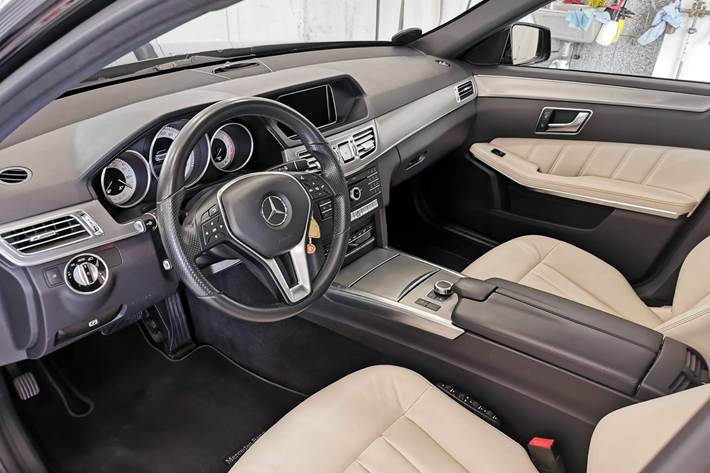 Sort Mercedes E220 fra 2015