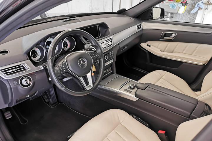 Sort Mercedes E220 fra 2015