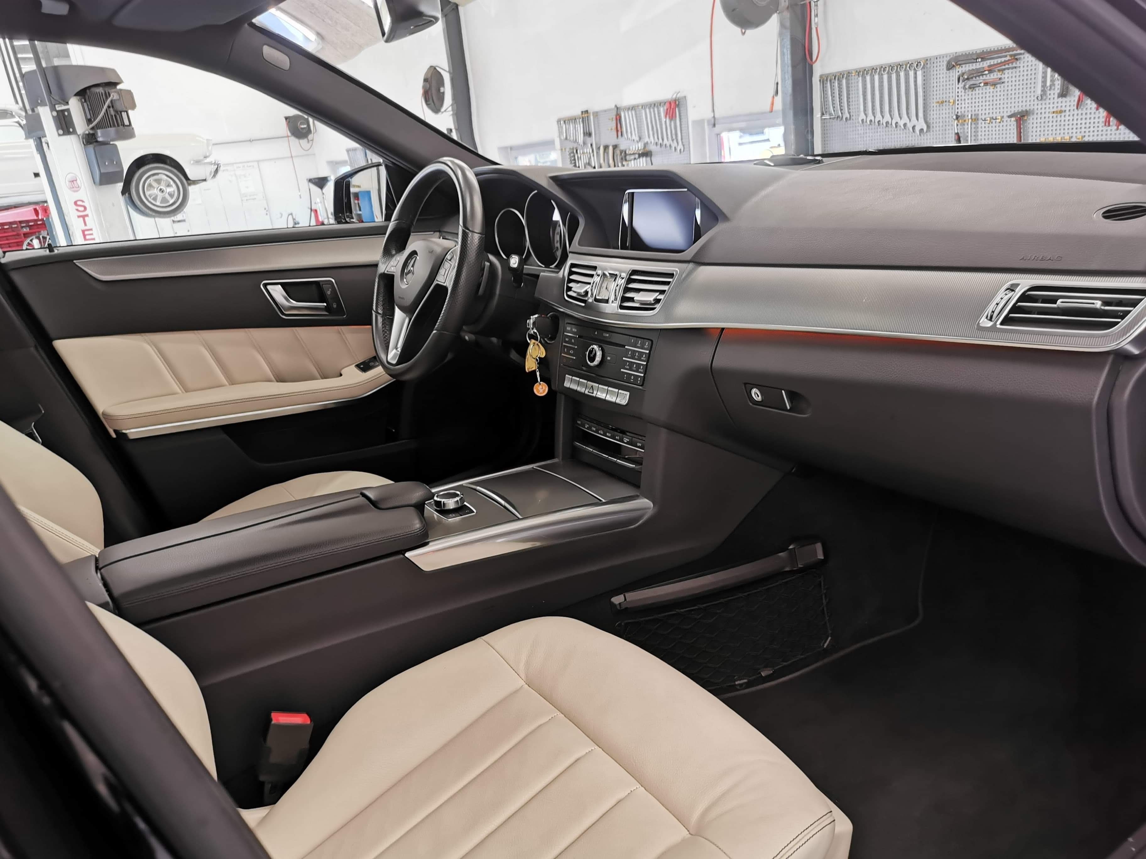 Sort Mercedes E220 fra 2015