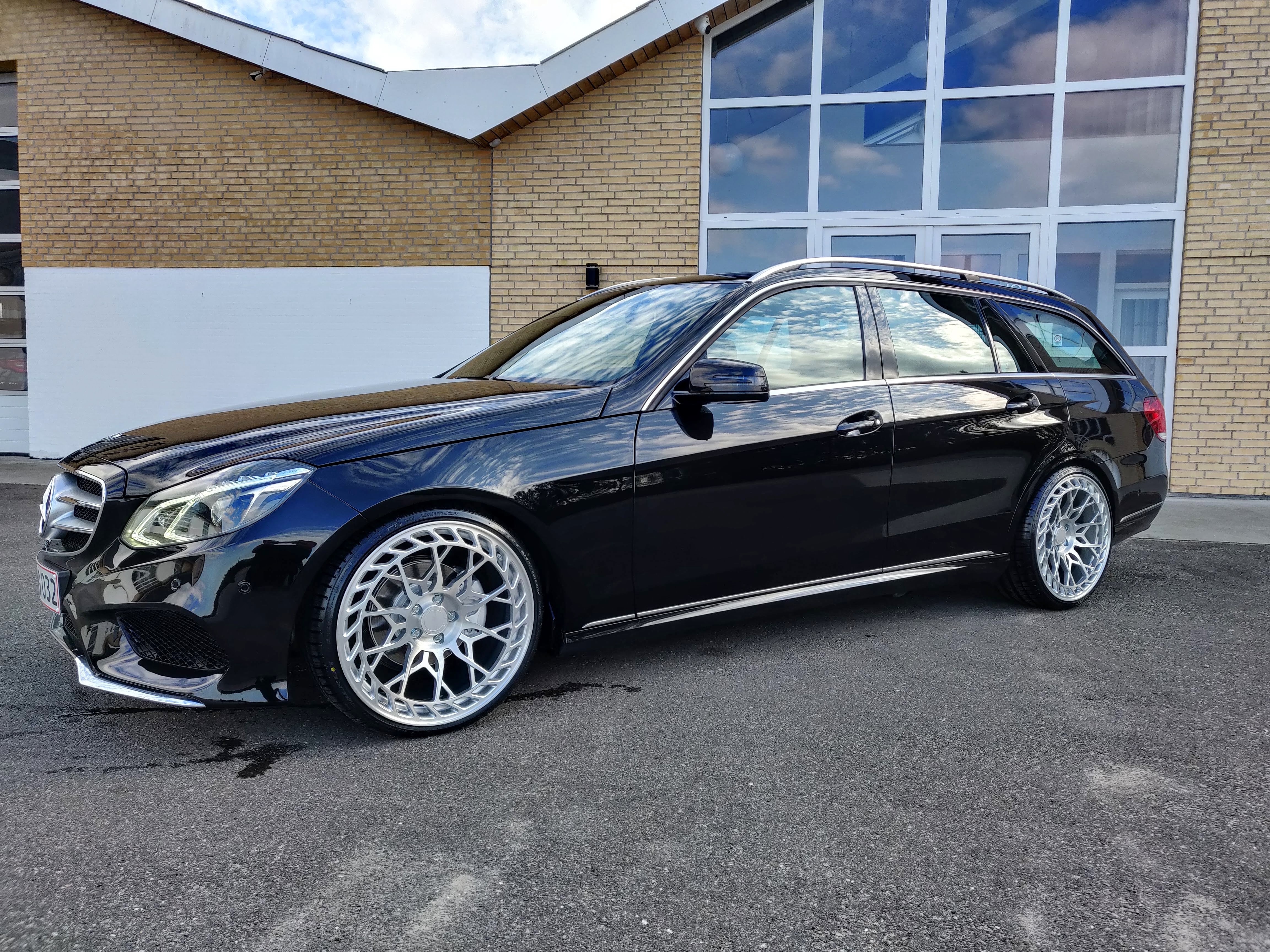 Sort Mercedes E220 fra 2015