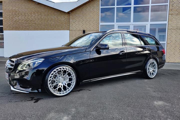 Sort Mercedes E220 fra 2015