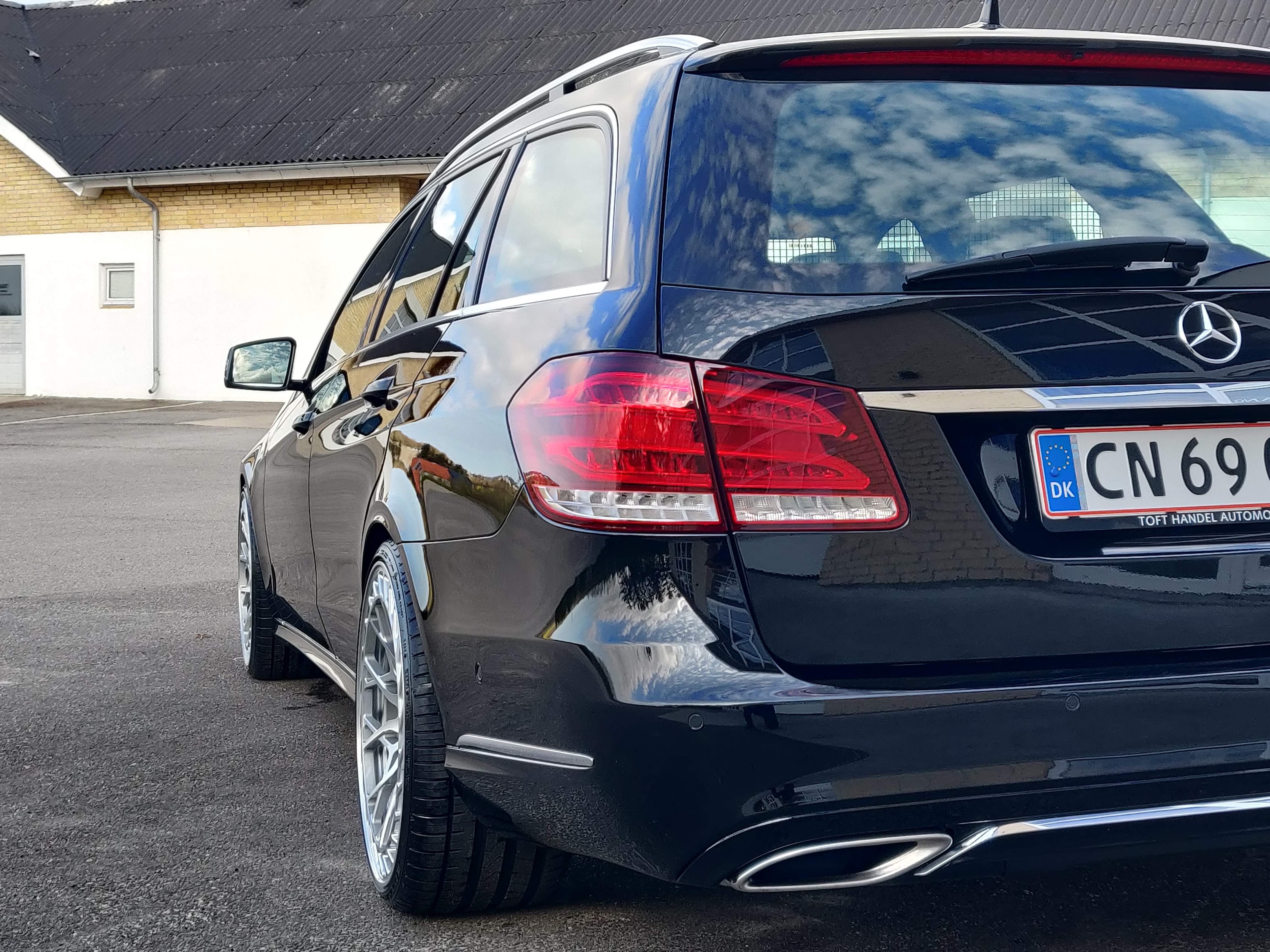 Sort Mercedes E220 fra 2015