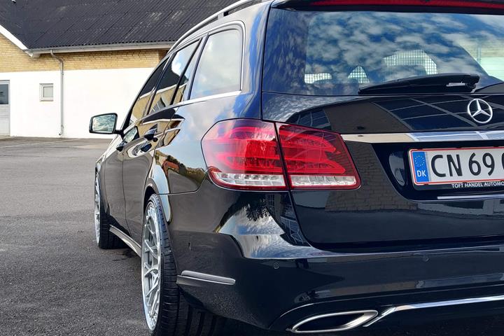 Sort Mercedes E220 fra 2015