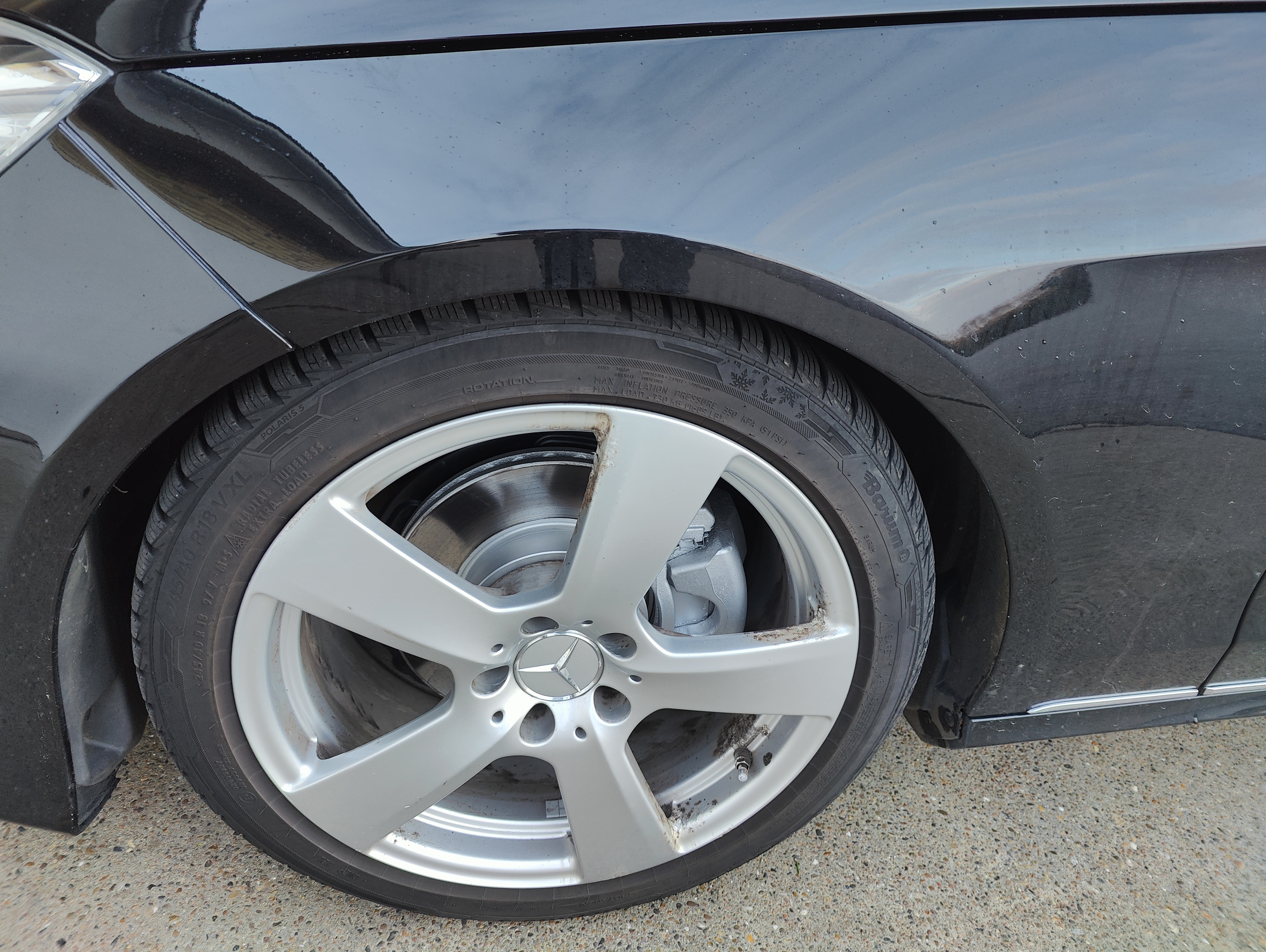 Sort Mercedes E220 fra 2015
