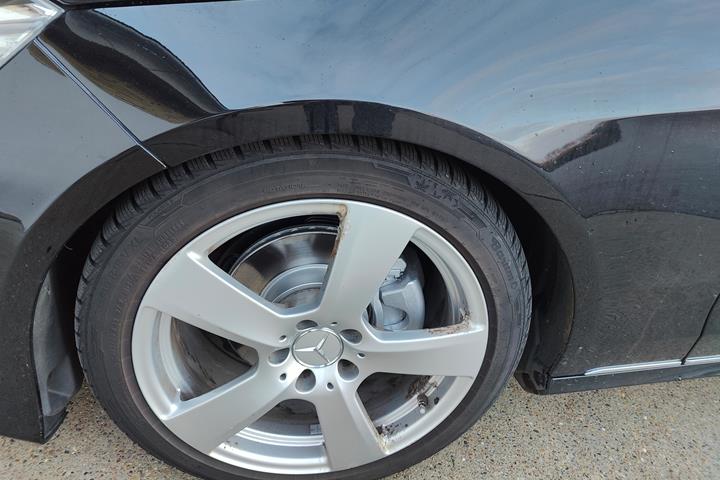 Sort Mercedes E220 fra 2015