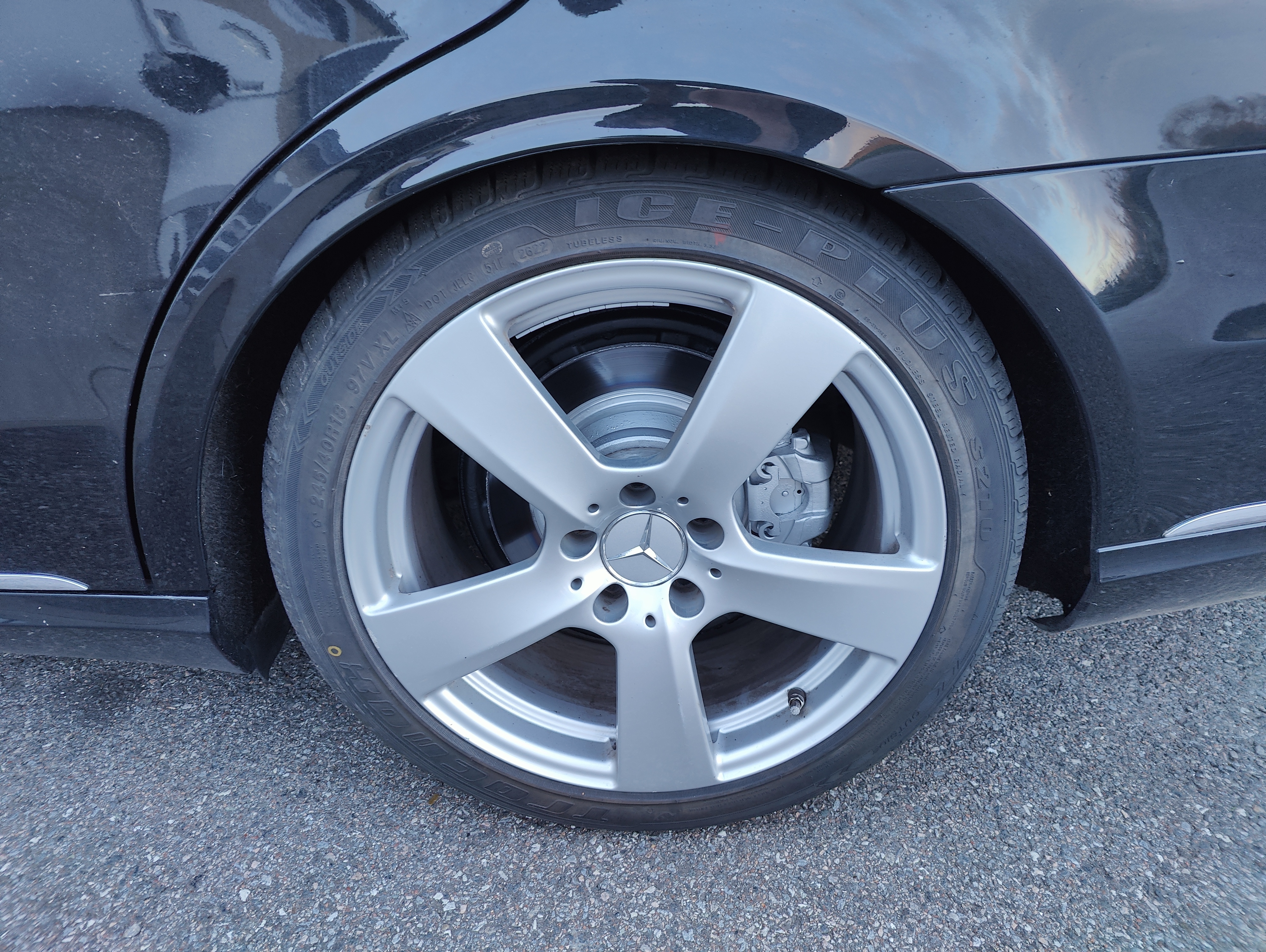 Sort Mercedes E220 fra 2015