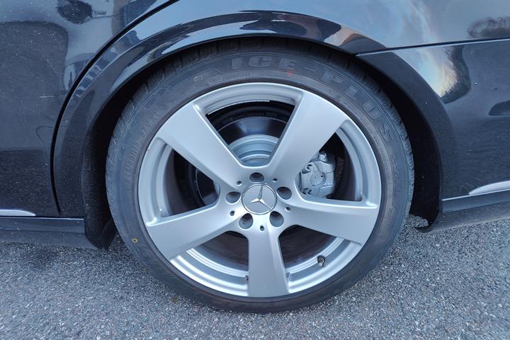 Sort Mercedes E220 fra 2015
