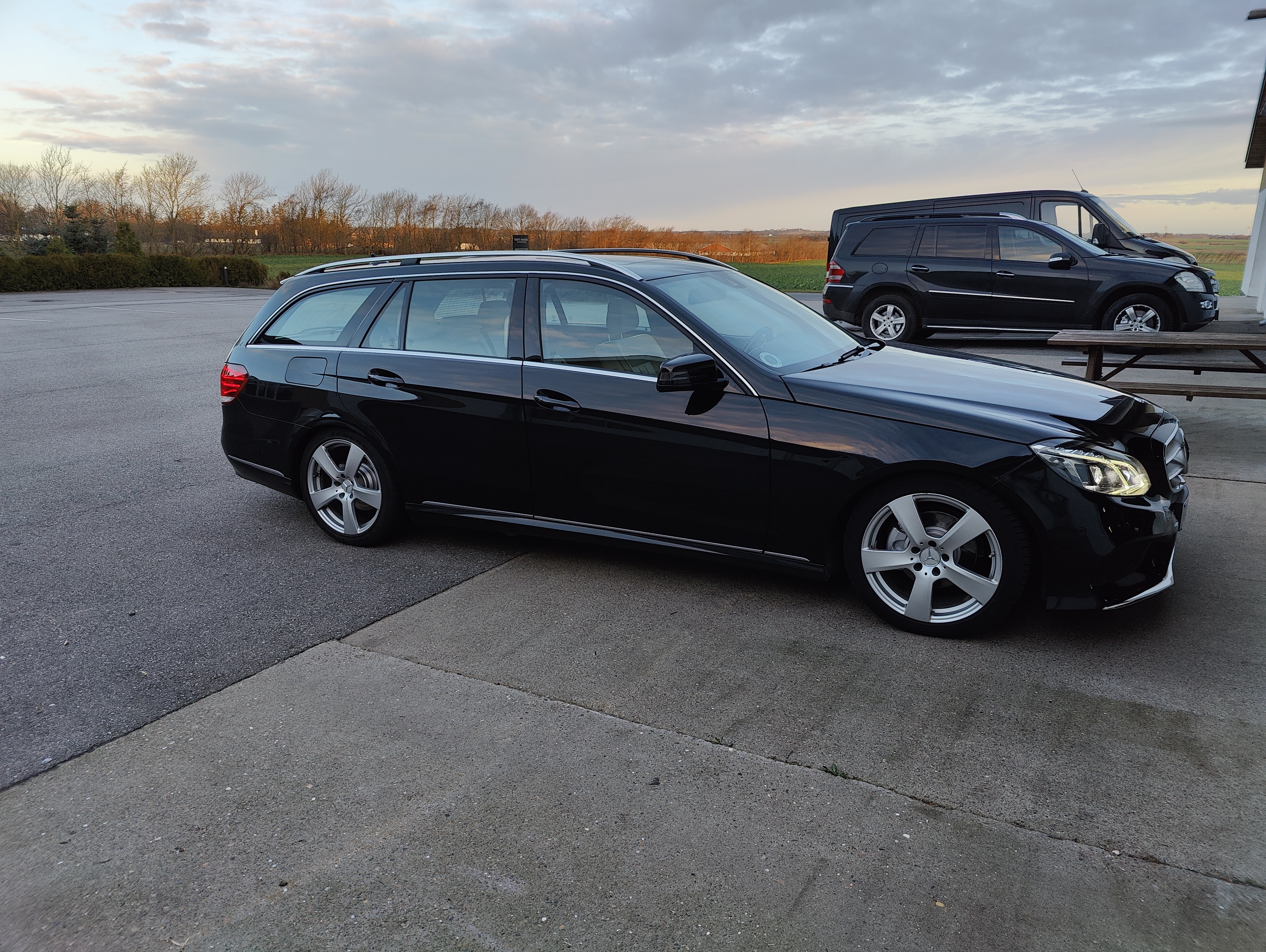 Sort Mercedes E220 fra 2015