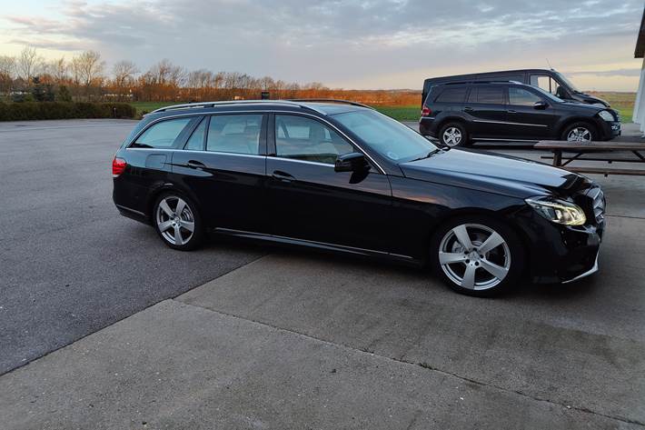 Sort Mercedes E220 fra 2015