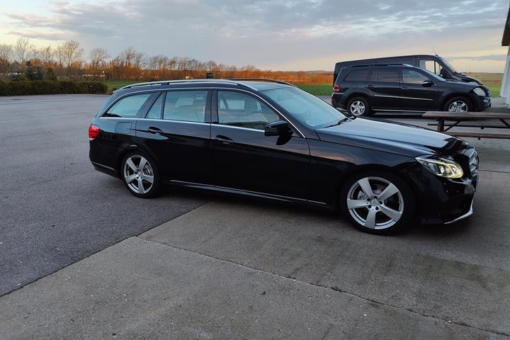 Sort Mercedes E220 fra 2015