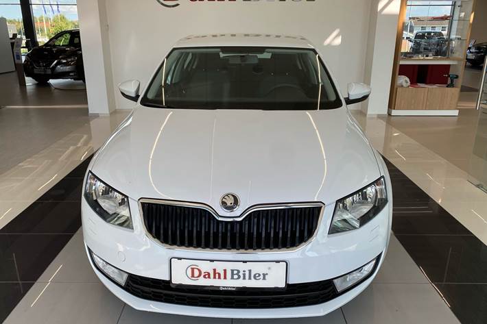 Hvid Skoda Octavia fra 2015
