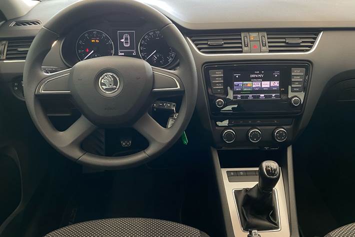 Hvid Skoda Octavia fra 2015
