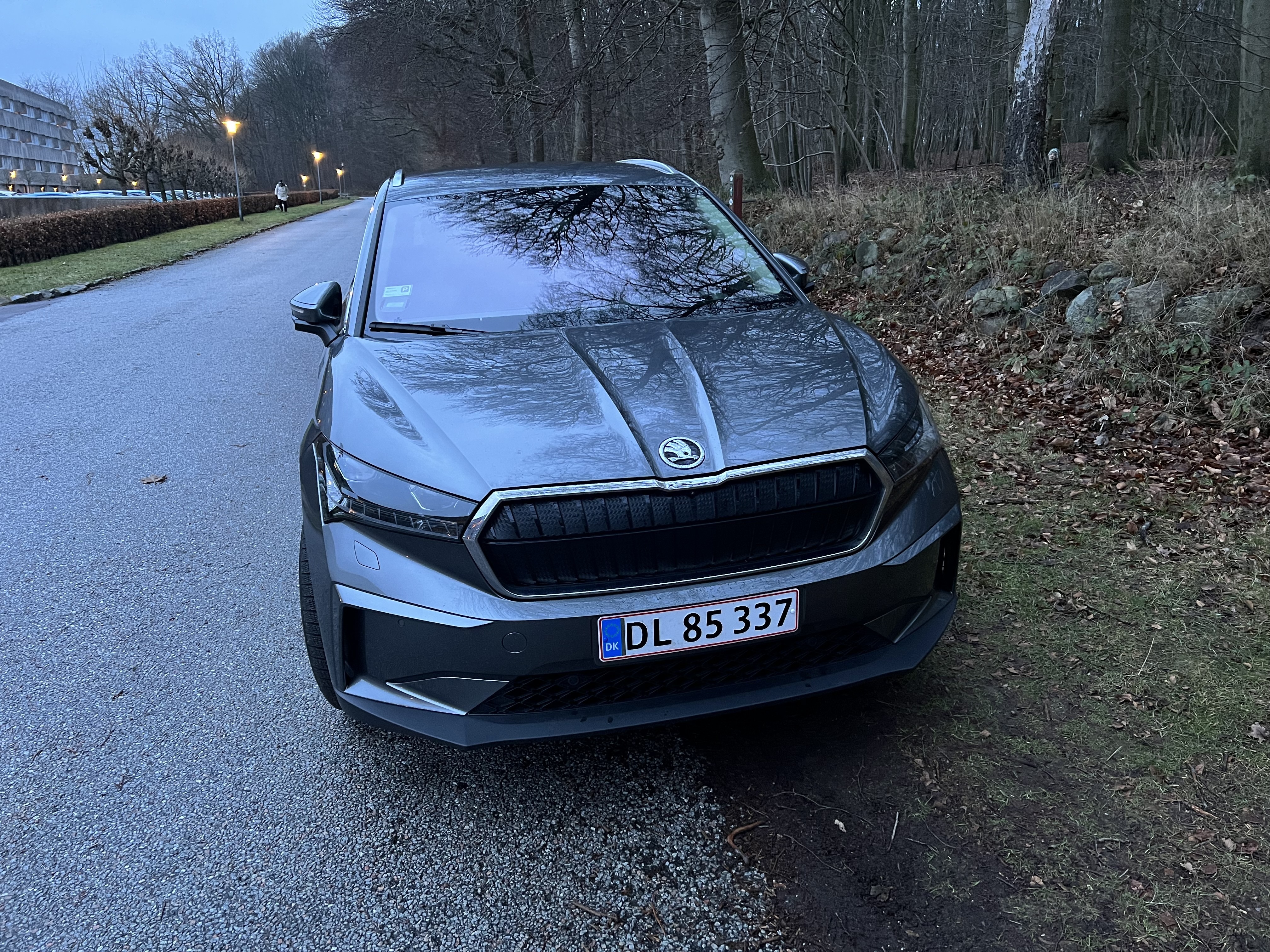 Grå Skoda Enyaq iV fra 2022