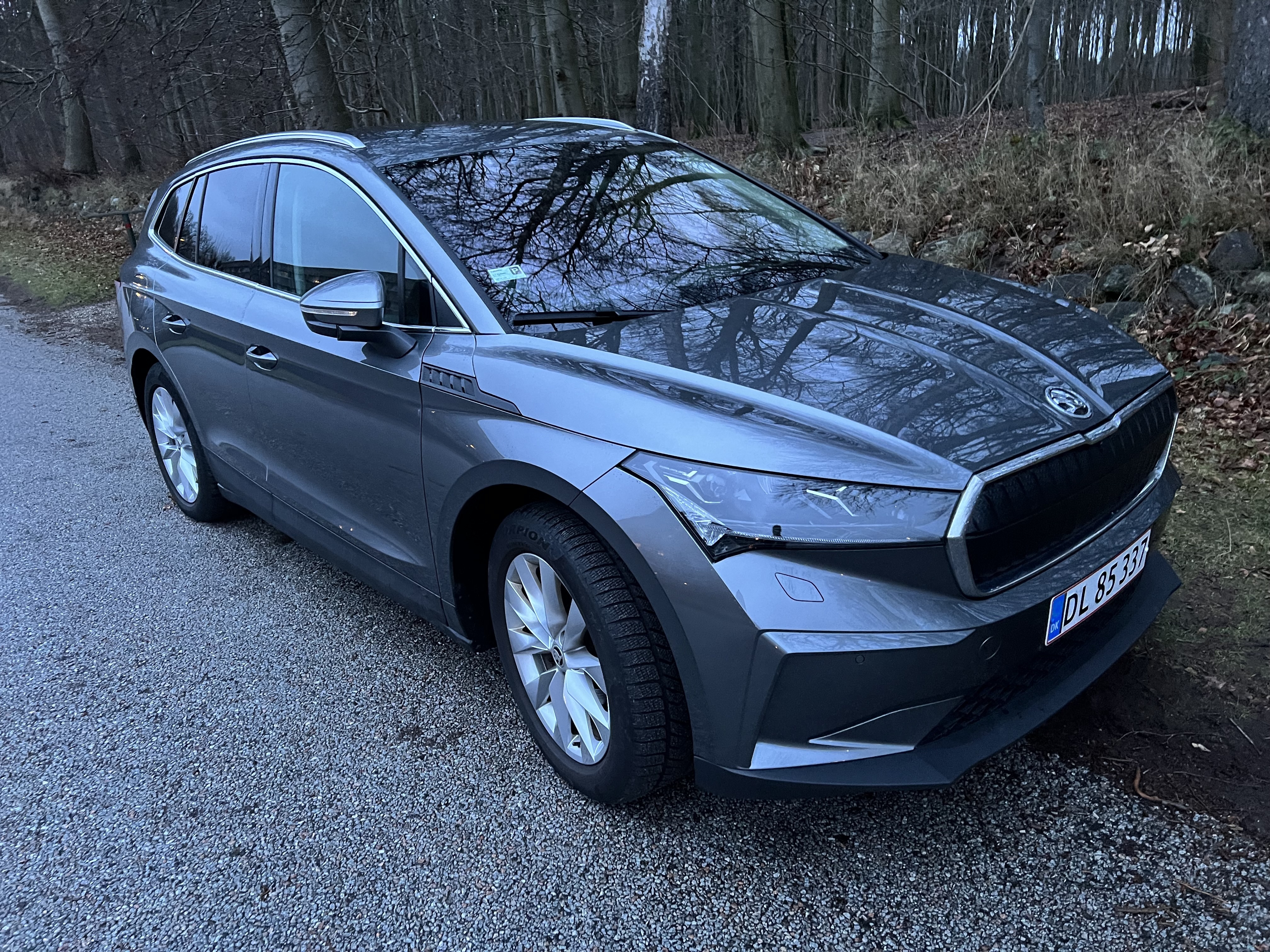 Grå Skoda Enyaq iV fra 2022