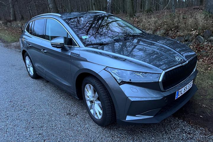 Grå Skoda Enyaq iV fra 2022