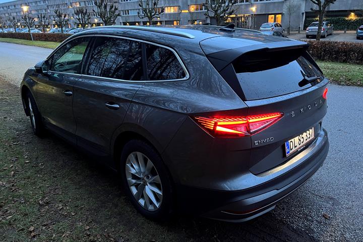 Grå Skoda Enyaq iV fra 2022