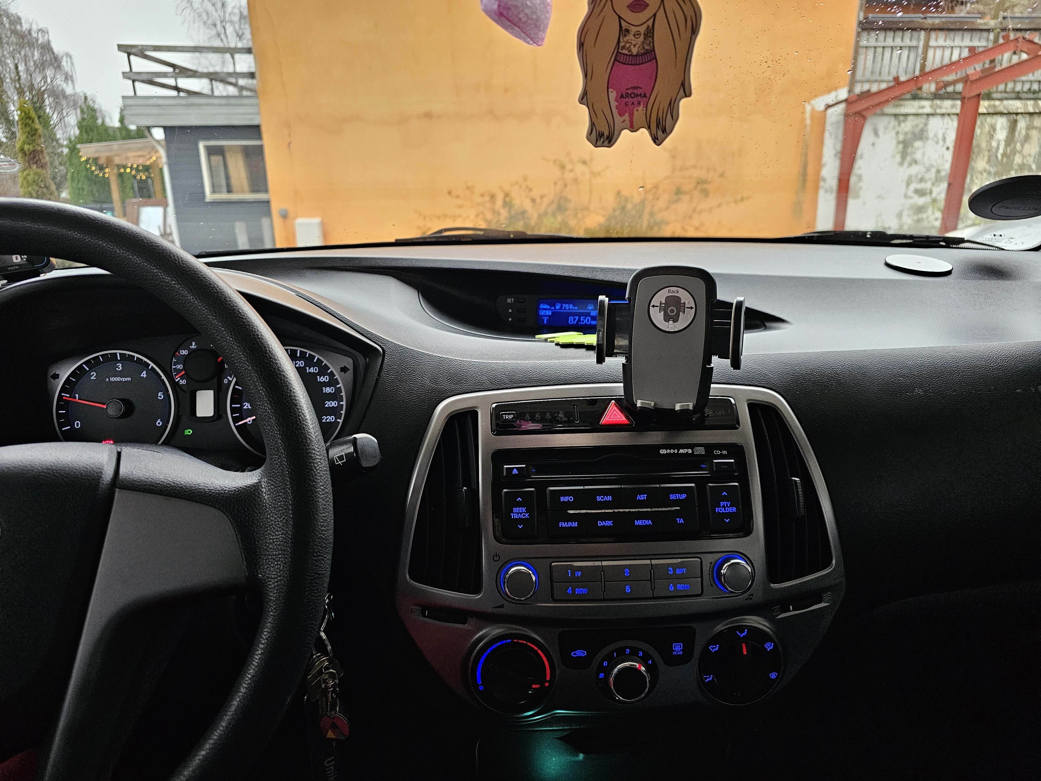 Grå Hyundai i20 fra 2014