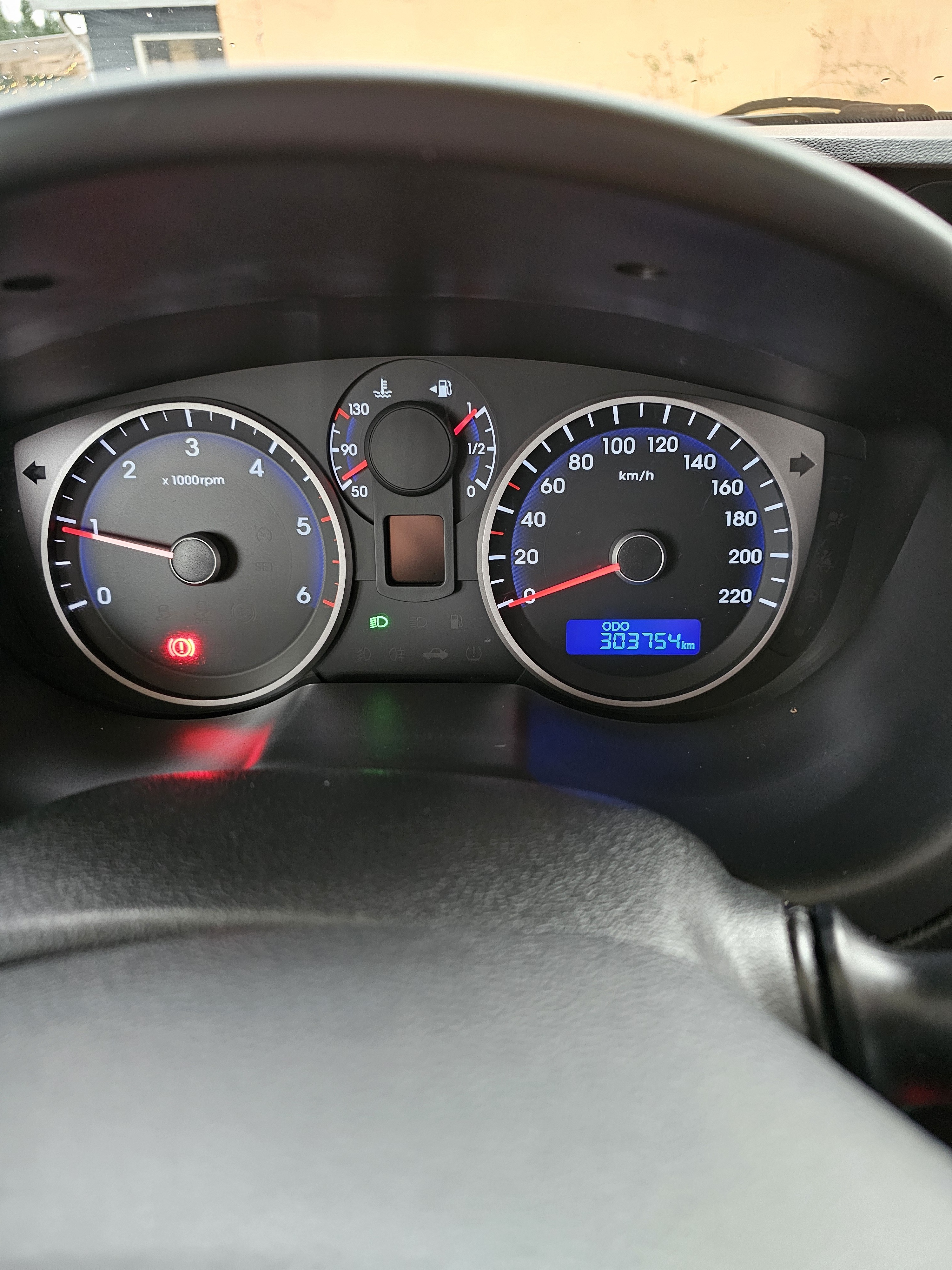 Grå Hyundai i20 fra 2014