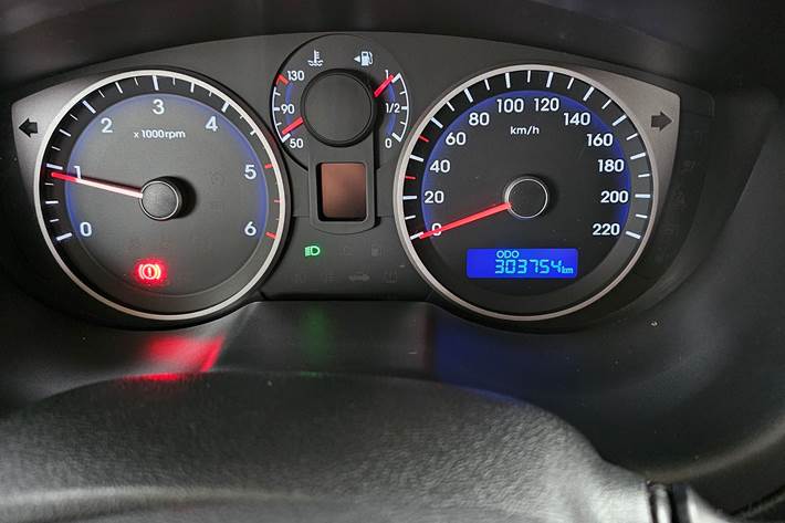 Grå Hyundai i20 fra 2014