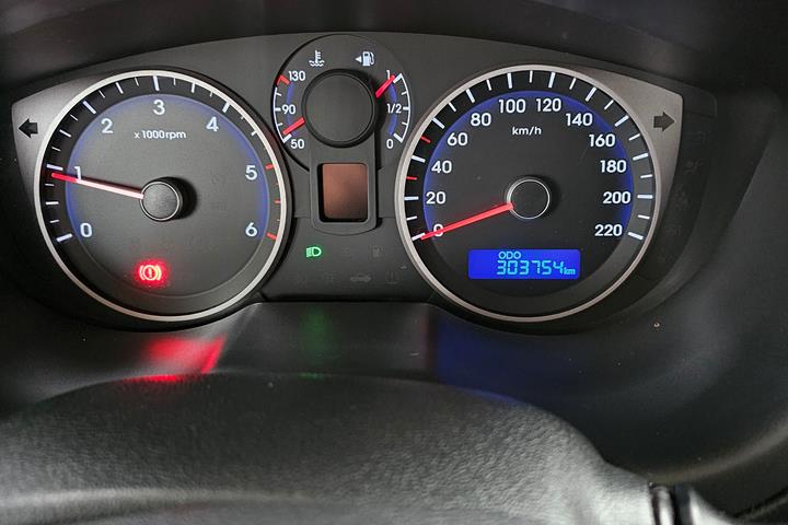 Grå Hyundai i20 fra 2014