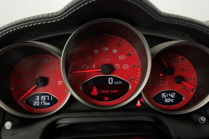 Rød Porsche Cayman fra 2006