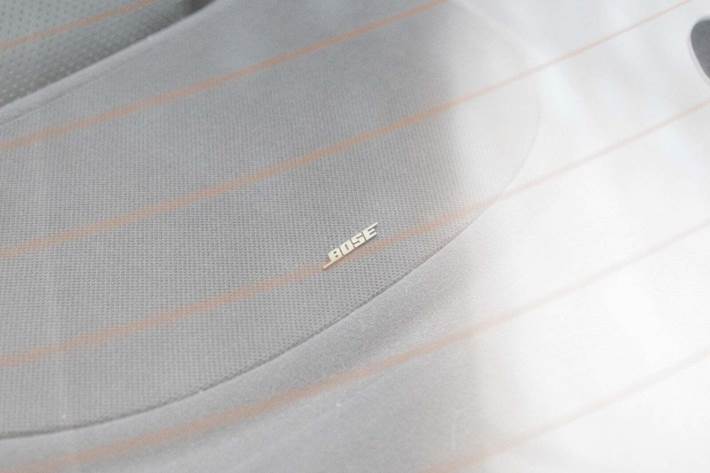 Sølv Mercedes E55 fra 2001