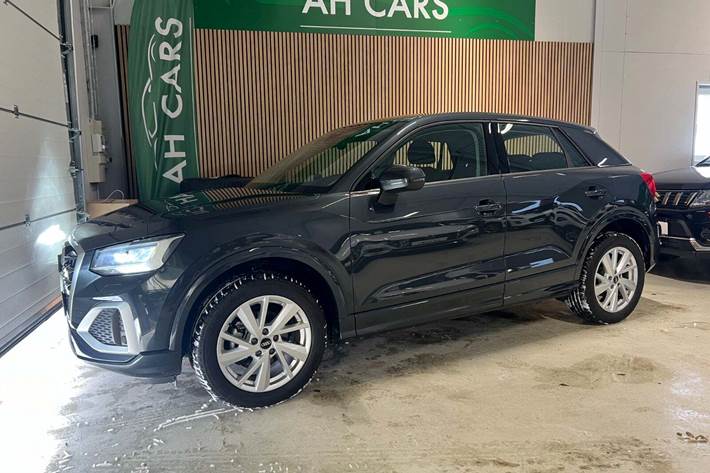 Grå Audi Q2 fra 2023