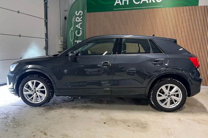 Grå Audi Q2 fra 2023
