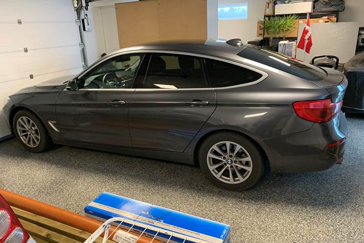 Grå BMW 320 Gran Turismo fra 2018