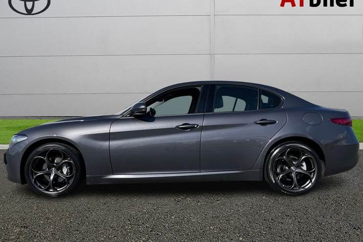 Sort Alfa Romeo Giulia fra 2019